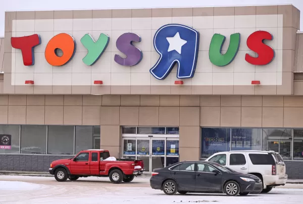 どういうわけかToys 'R'私たちが戻ってきました。 Getty Imagesを介したArtur Widak/Nurphotoによる写真。